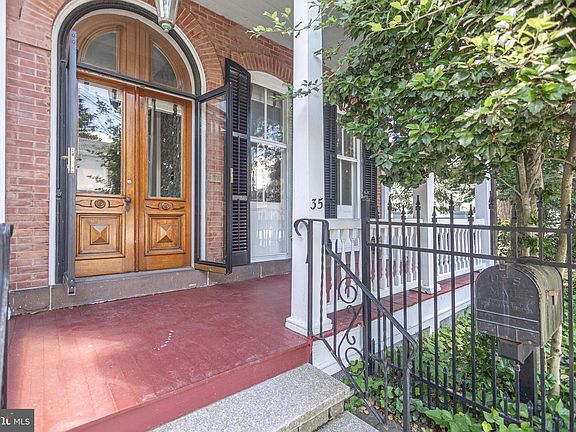 3rd image of 35 Perry St