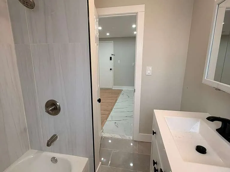 110 Maltby St #8B — Photo 3