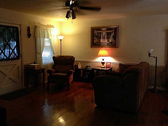 5th image of 84 Castlewood Ct