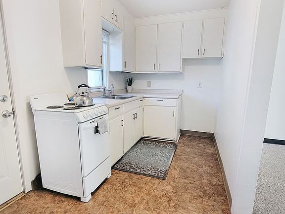 3rd image of 802 8th St N #810