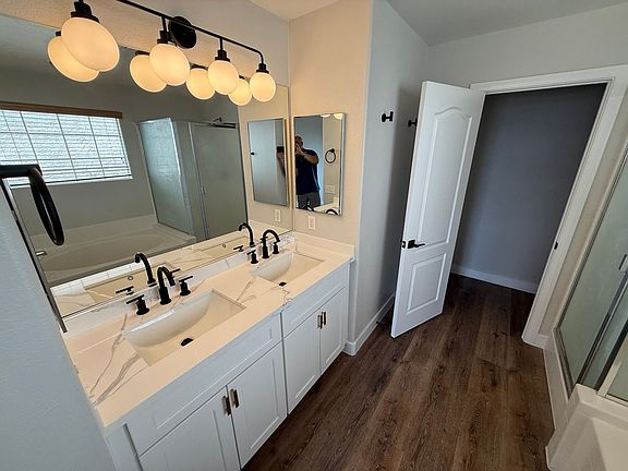 4th image of 4026 Sparrow Rock St