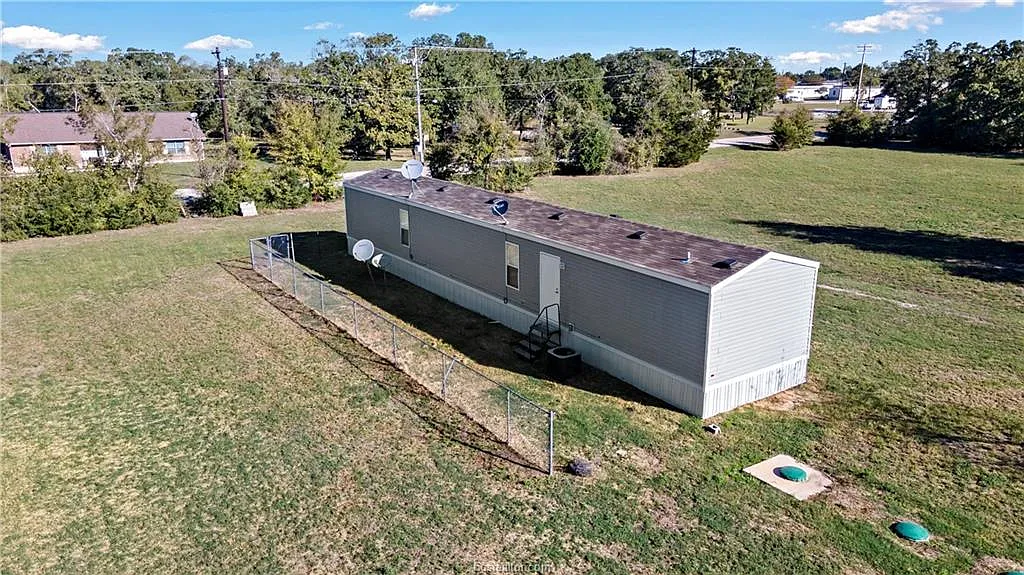 3 bed, 1064 sqft, $1,700 — Photo 3