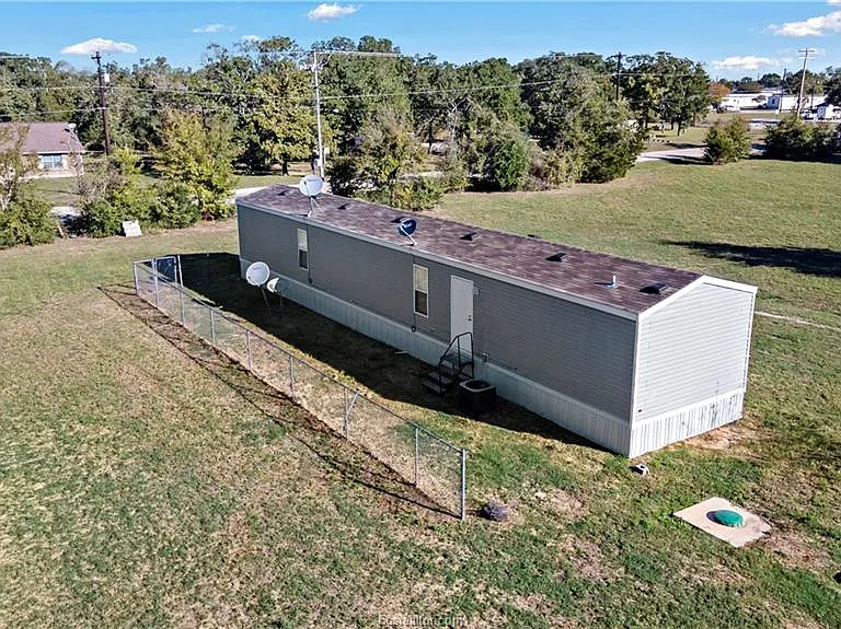 3933 N Graham Rd — Photo 3