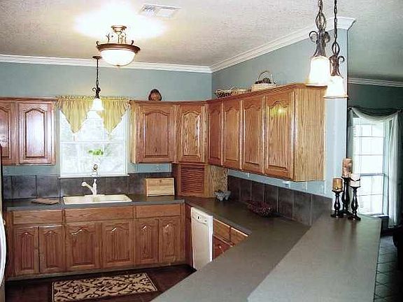 4th image of 16094 Charlya Dr