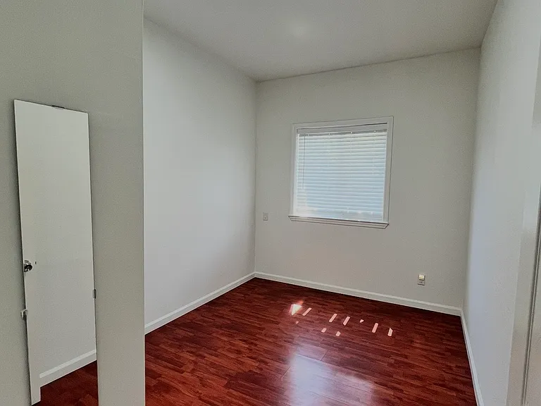 351 3rd Ave #B — Photo 3