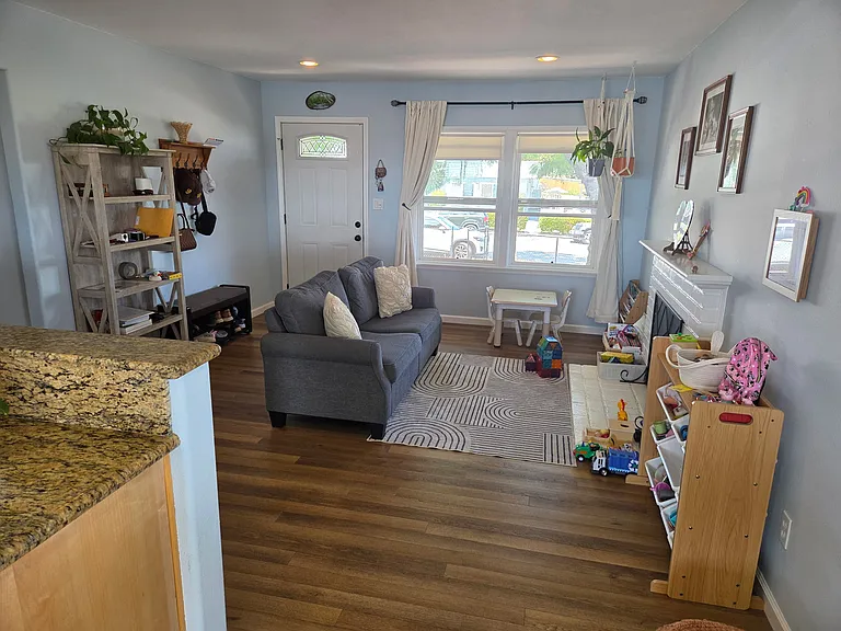 2952 Manos Dr — Photo 3