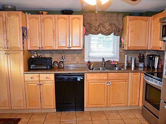 2nd image of 30 W Hill Dr