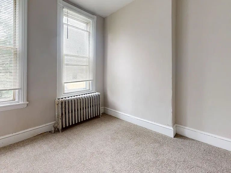 1313 N Hobart St — Photo 13