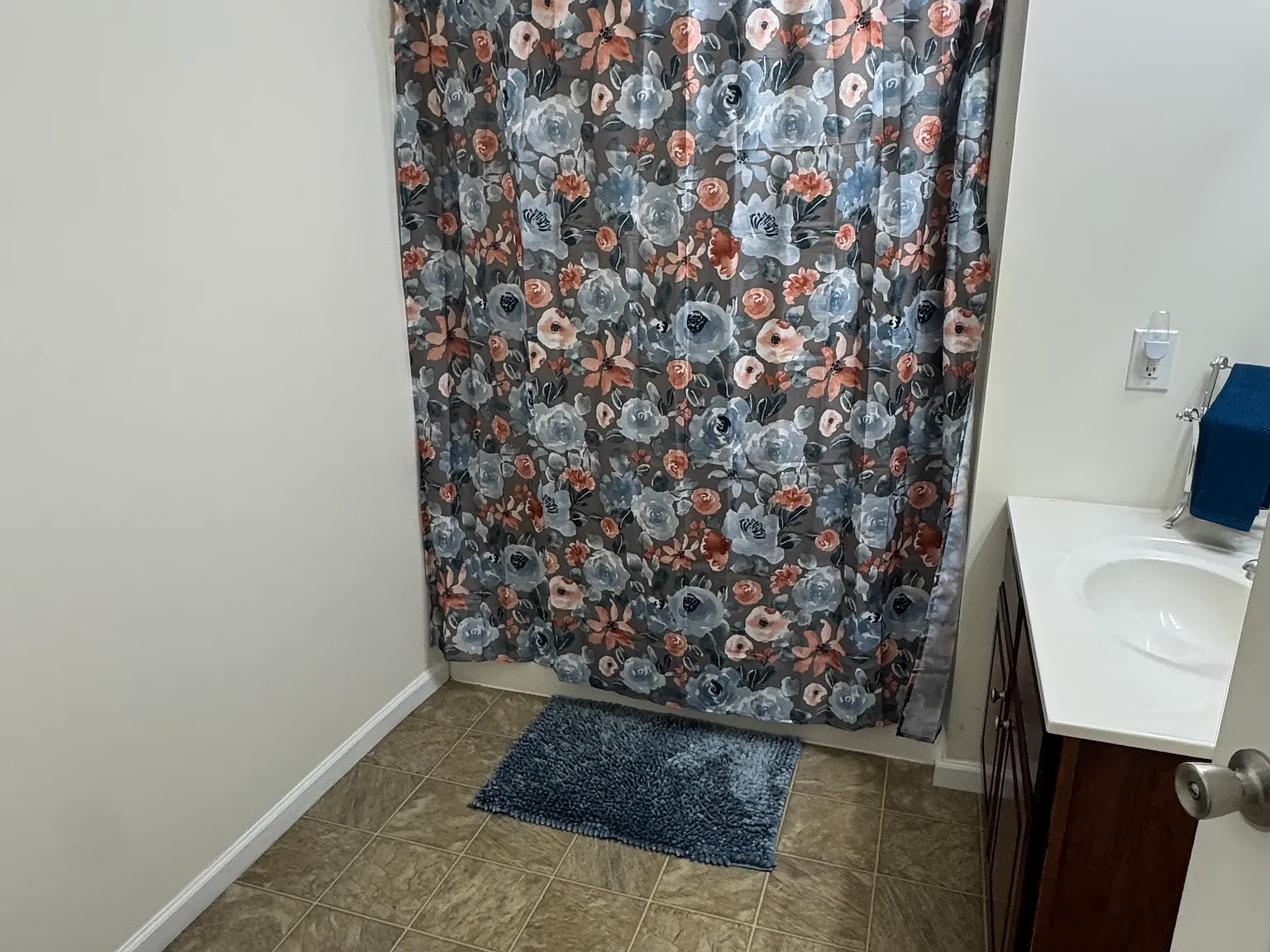 2 bed, 1300 sqft, $1,800 — Photo 4