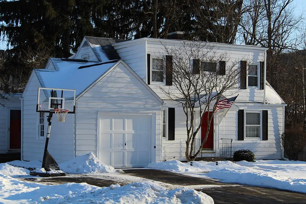 300 Groff Ave photo 1