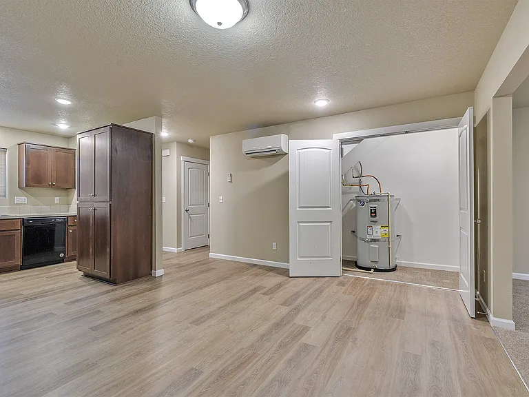 1056 N Davis St — Photo 7