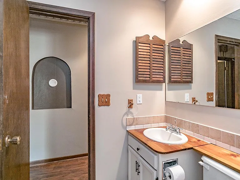4010 Teri Ln — Photo 23