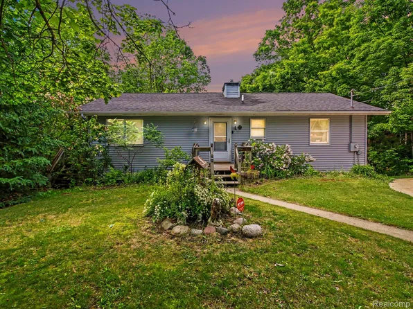 3621 Atkins Rd, Petoskey, MI 49770
