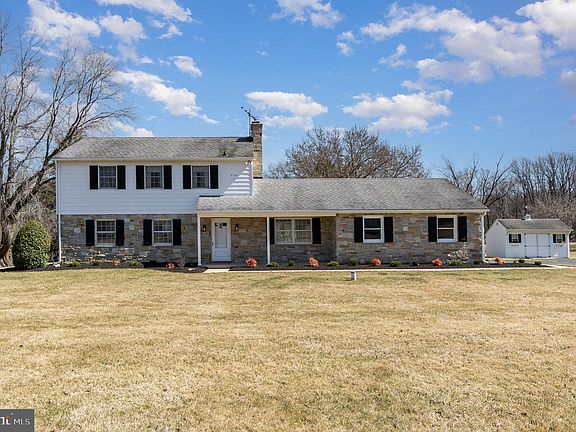 5th image of 3109 Rolling Green Dr