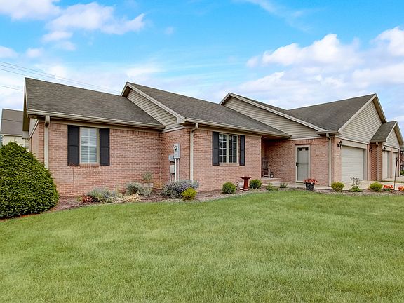 4th image of 1032 Essex Ct