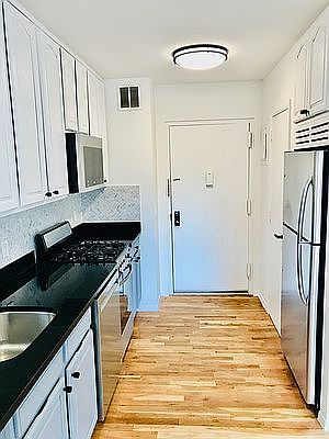 5th image of 145 Sackett St APT 3B