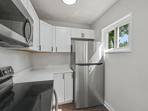 5th image of 4460 Curundu Ave