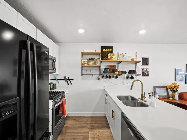 1116 E Pilot St — Photo 8