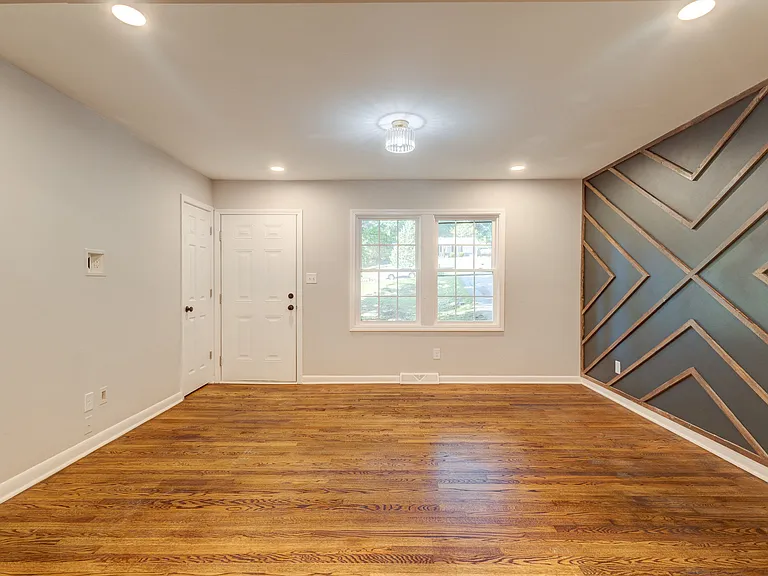 2832 Oak Ridge Ct — Photo 4
