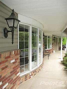 Brick and Vinyl California Ranch