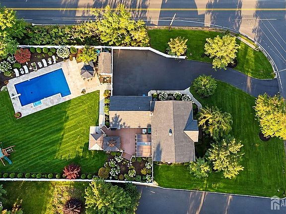 2nd image of 235 Lambertson Rd