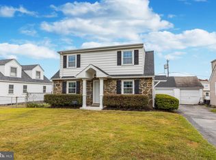 18 Sheridan Ln, Aston, PA 19014