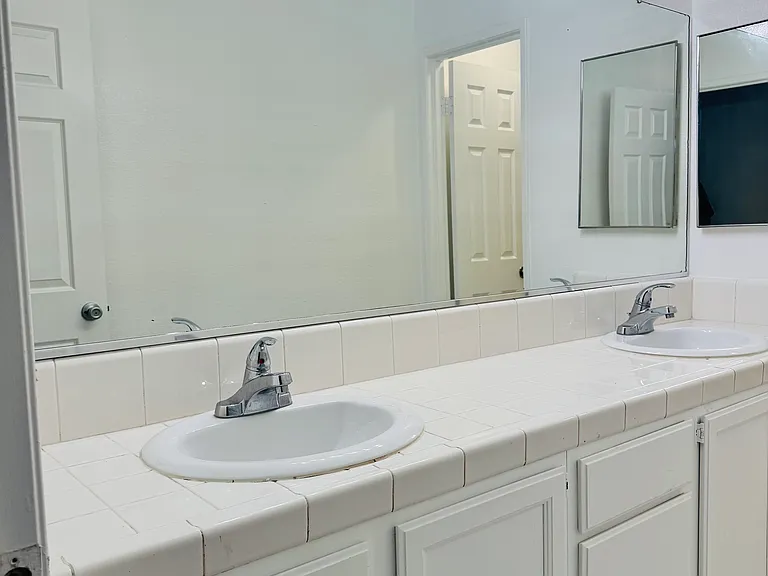 9004 Pine Ridge Way — Photo 12