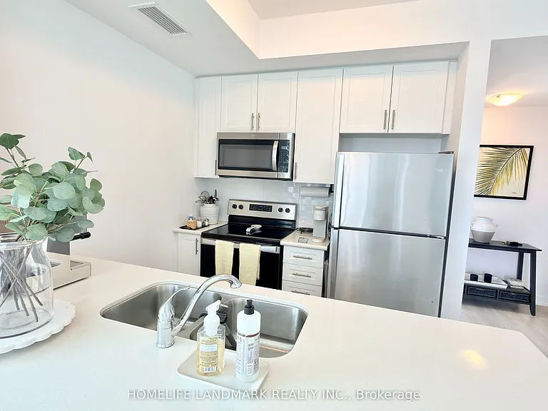 460 Dundas St E #1009 — Photo 2