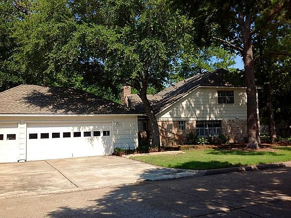 This great 3-car detached garage is perfect for boat storage or extra workshop space. There's plenty of room for three vehicles to fit comfortably with leftover space for storage and tools. The area above may be floored for even more storage space.