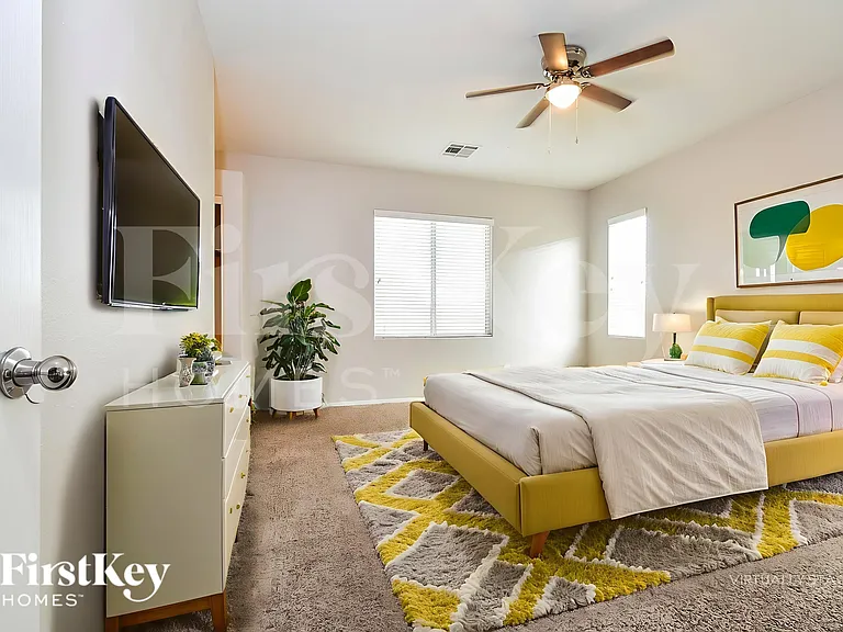 10832 Avenzano St — Photo 9