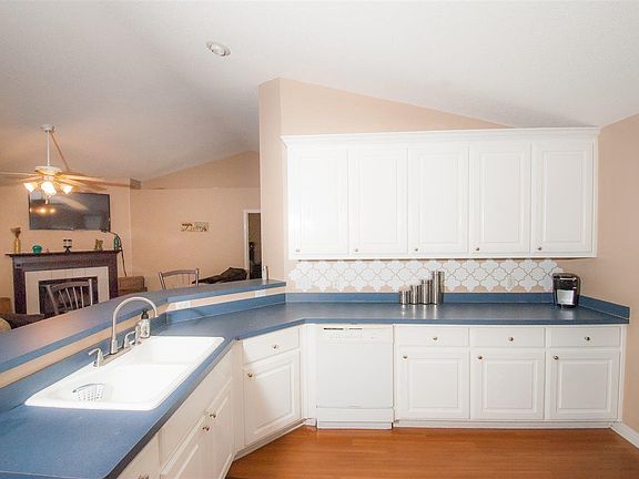 4th image of 4683 Winterdale Dr