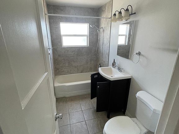 5th image of 4071 32nd St