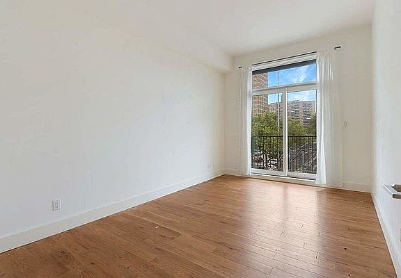 5th image of 73 Montrose Ave APT 5D