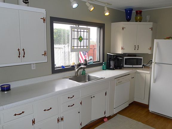 5th image of 1405 McCullens Ave