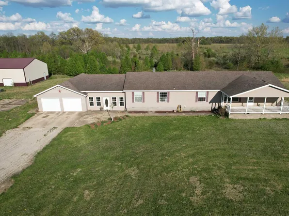 1962 Charleston Rd, Salem, IL 62881