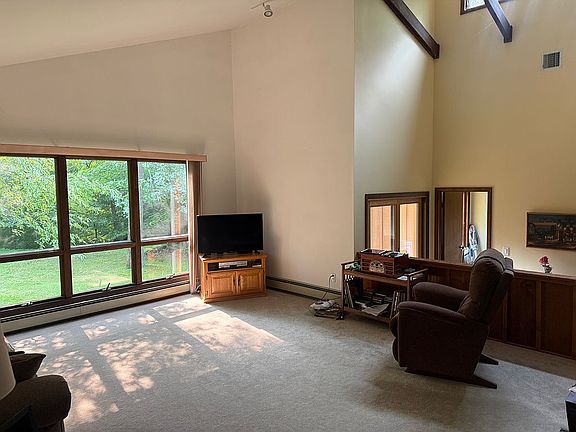 5th image of 90 Highland Ave