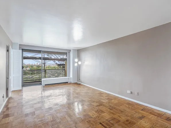 61-20 Grand Cent Parkway image 5 of 18