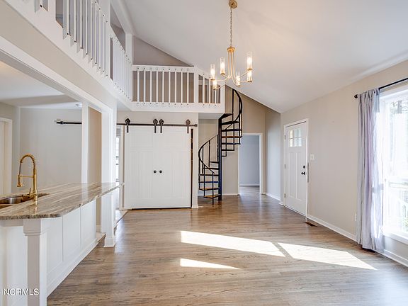 4th image of 812 River Hill Drive