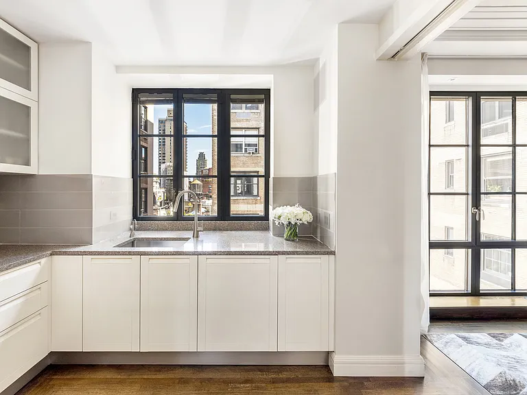 985 Park Ave #12/13 — Photo 6