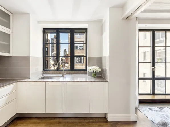 985 Park Avenue image 5 of 16