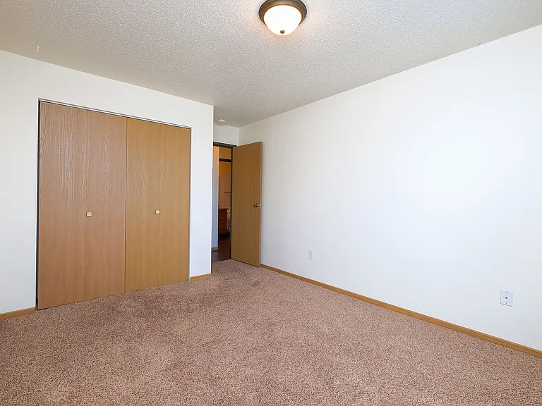 Moorhead, MN Woodstone Apartments | Bedroom