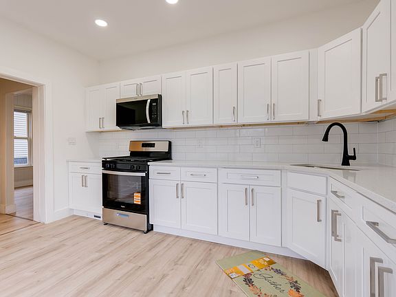 3rd image of 1022 Mathews Ave