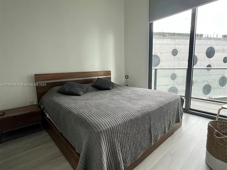 501 NE 31st St #402 — Photo 10
