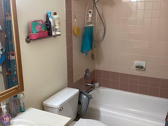5th image of 2702 9th Ave #4
