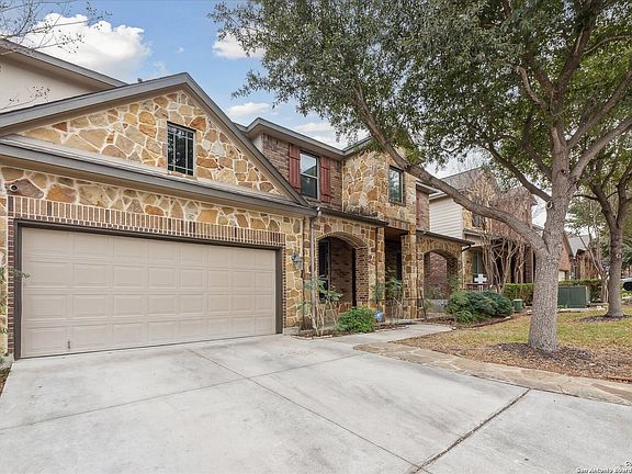 2nd image of 524 Grove Bend