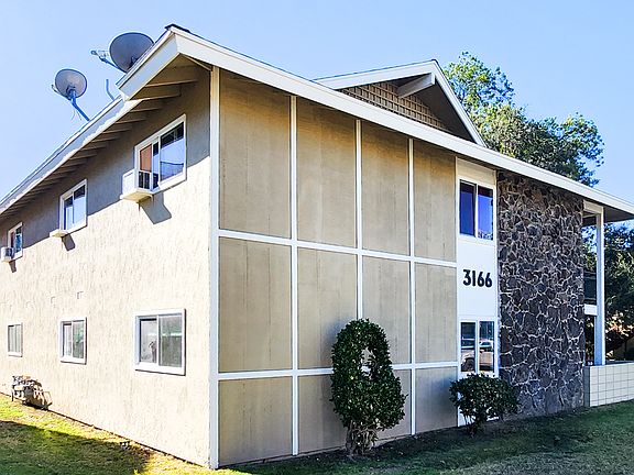 2nd image of 3166 Pearl Dr #1