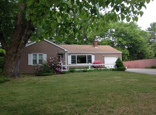 8 Hickory Ln, Sandy Hook, CT 06482