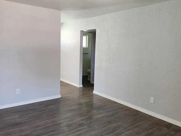 2645 W Morten Ave — Photo 4
