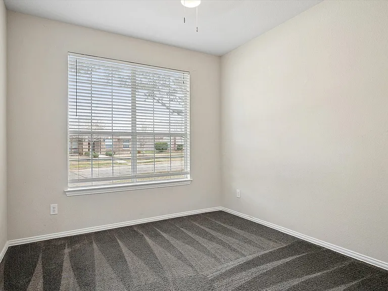11589 Snyder Dr — Photo 10
