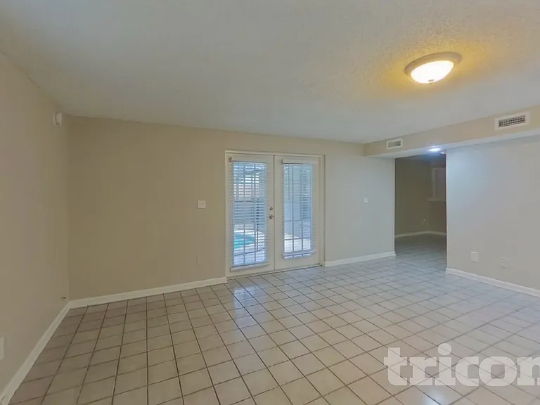 2814 Cedaridge Dr — Photo 3